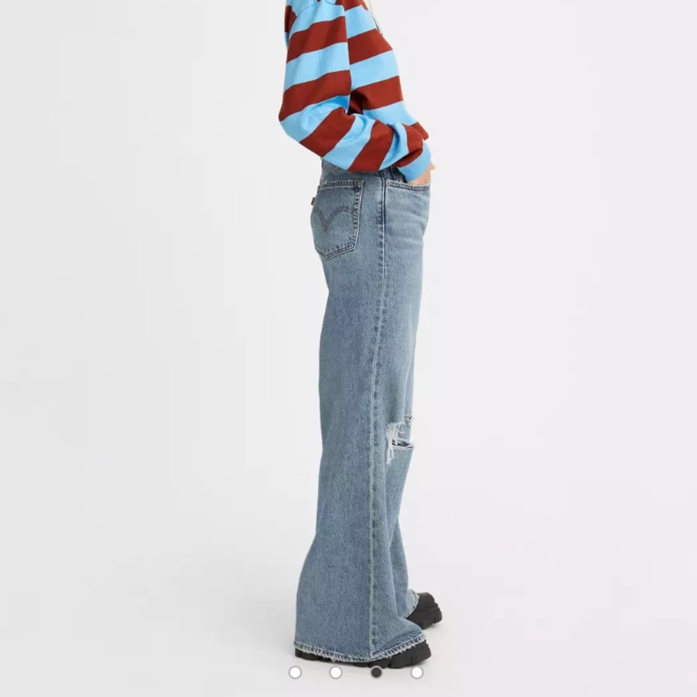 NWT Levi's High Rise Loose Flare Leg Blue Denim Jeans Distressed Size 25 - Picture 2 of 10